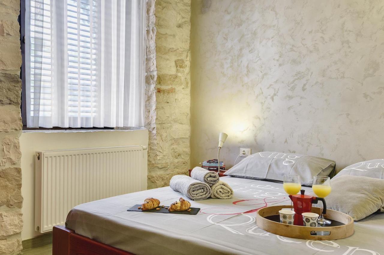Mimoza Old Town Pula Apartments Ngoại thất bức ảnh