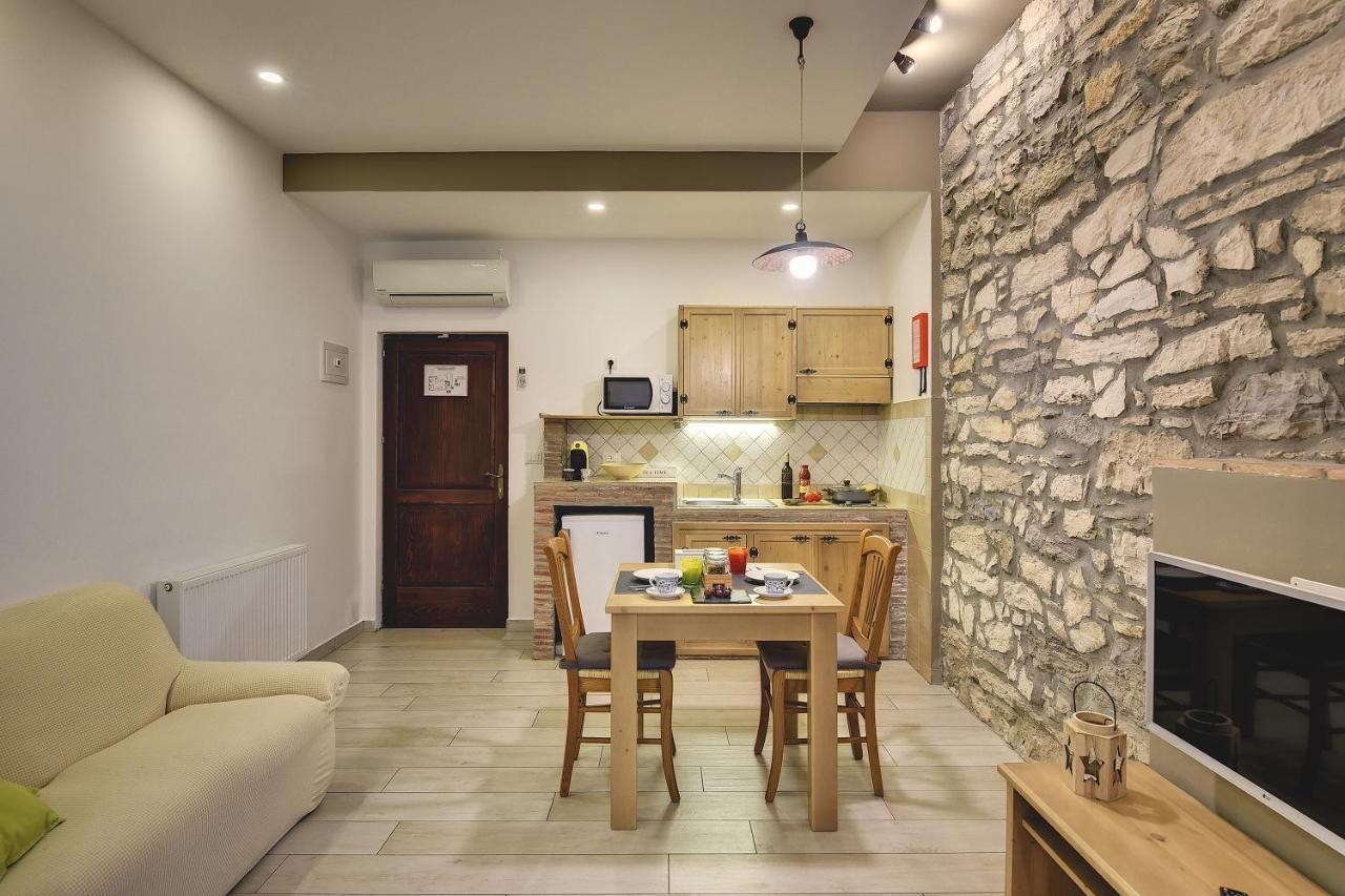 Mimoza Old Town Pula Apartments Ngoại thất bức ảnh