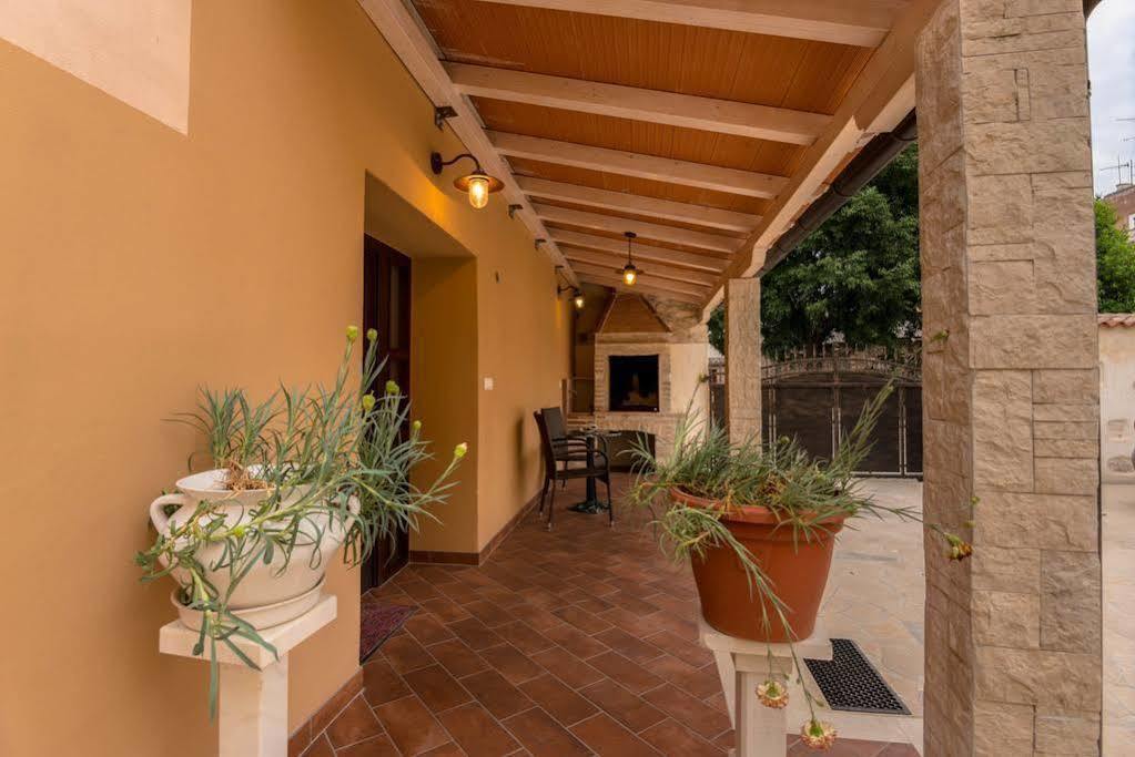 Mimoza Old Town Pula Apartments Ngoại thất bức ảnh