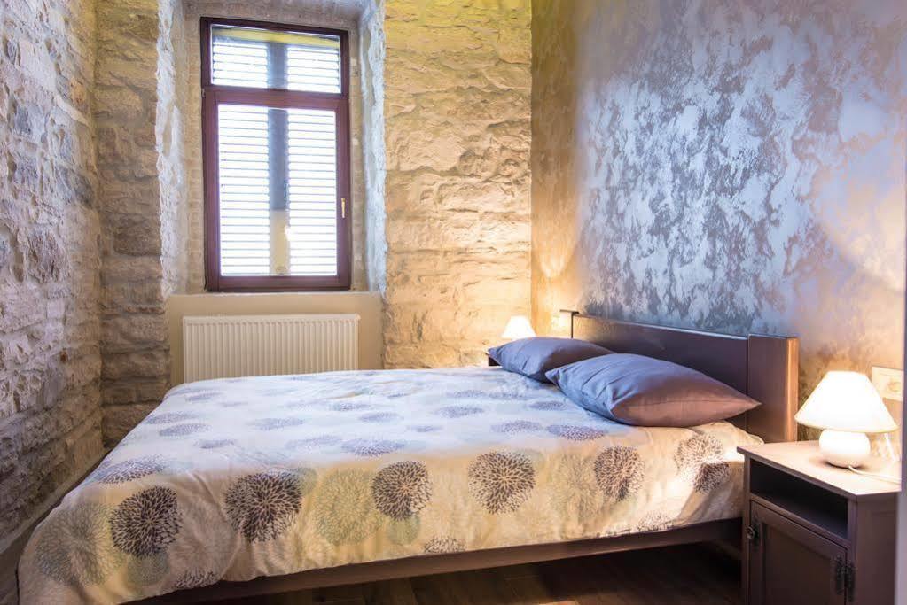 Mimoza Old Town Pula Apartments Ngoại thất bức ảnh